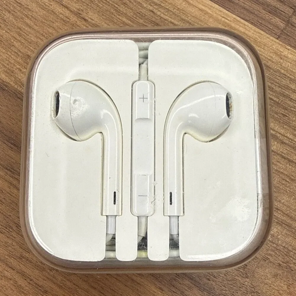 Apple earpods lightning